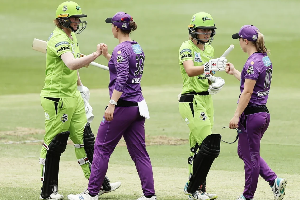 Hobart Hurricanes win in season opener against Sydney Thunder.