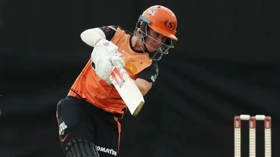 Beth Mooney leads Perth to WBBL win.