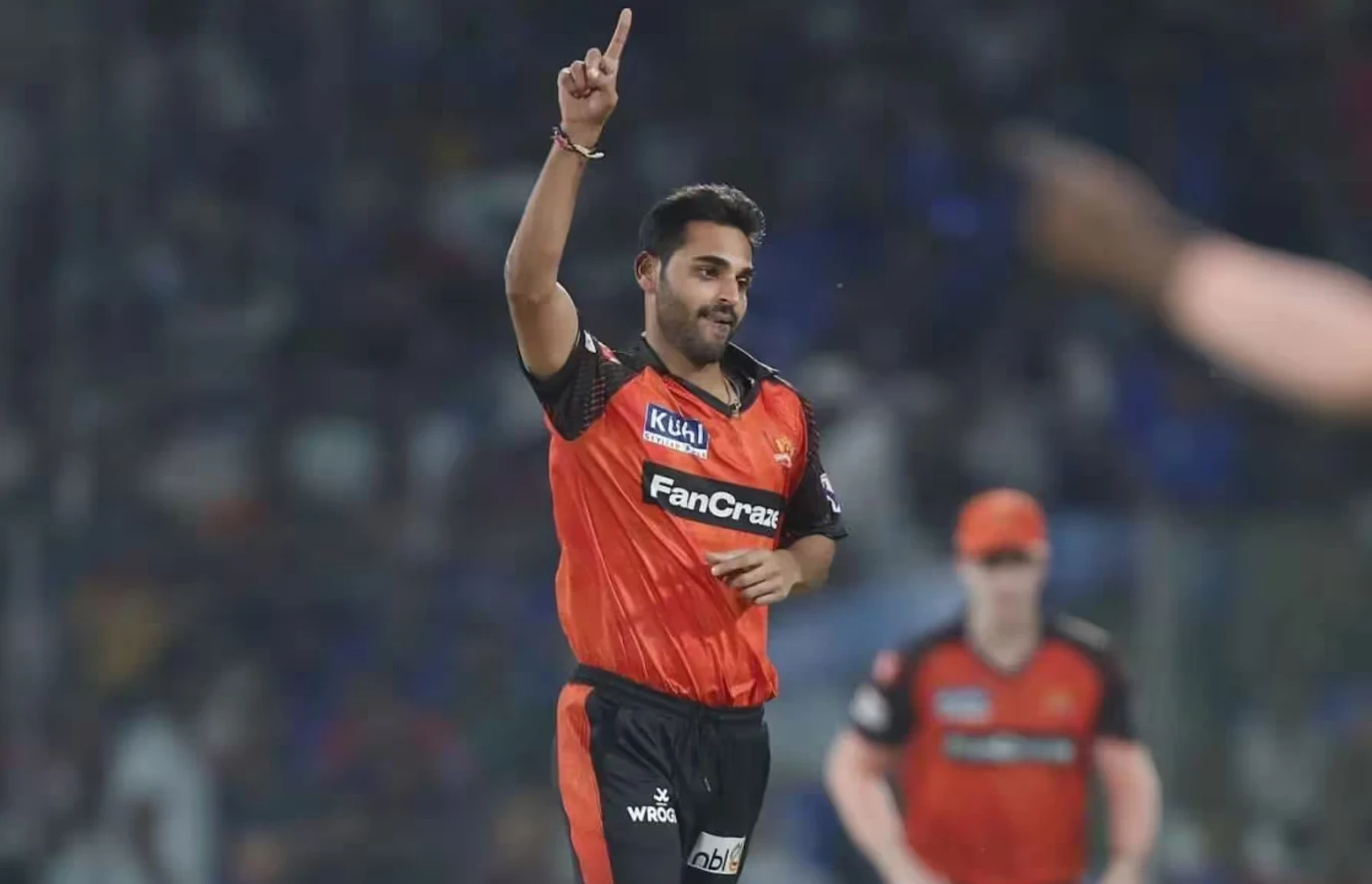 Bhuvneshwar Kumar leaves Sunrisers Hyderabad to join RCB for IPL 2025.