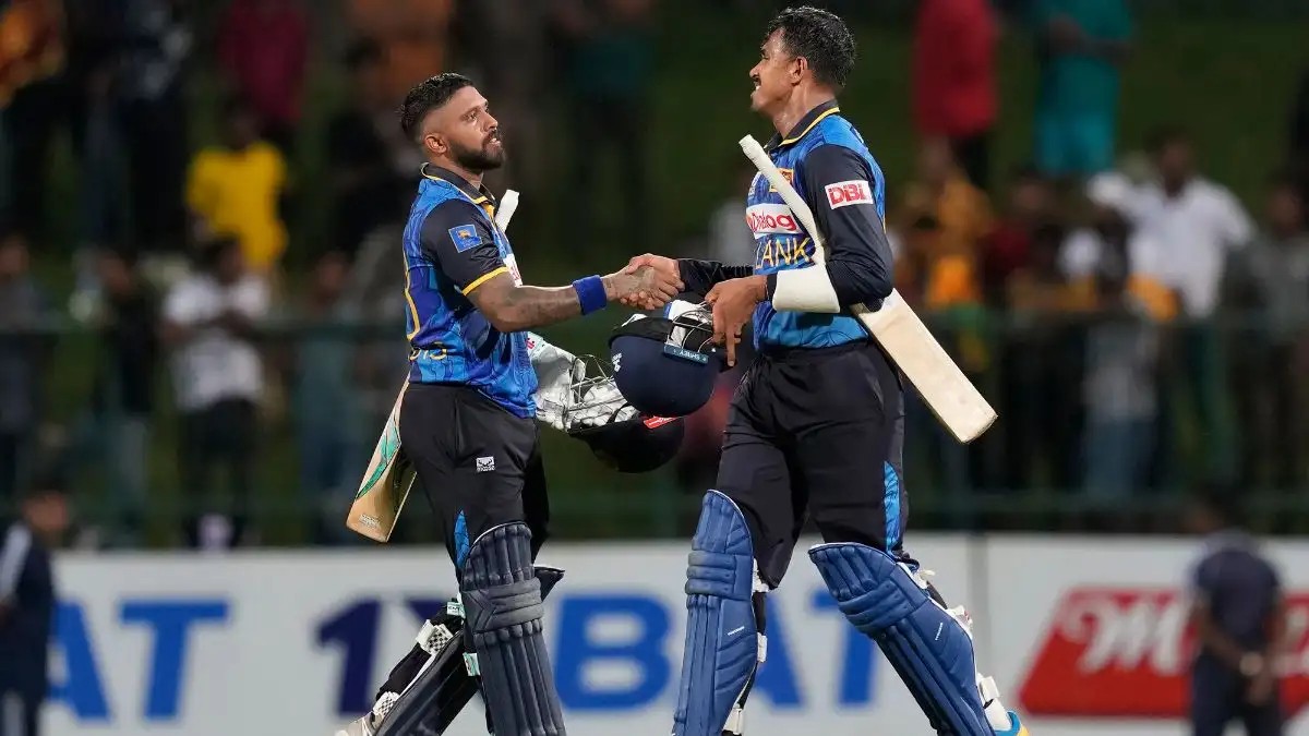 Sri Lanka win first One-Day International using DLS method.