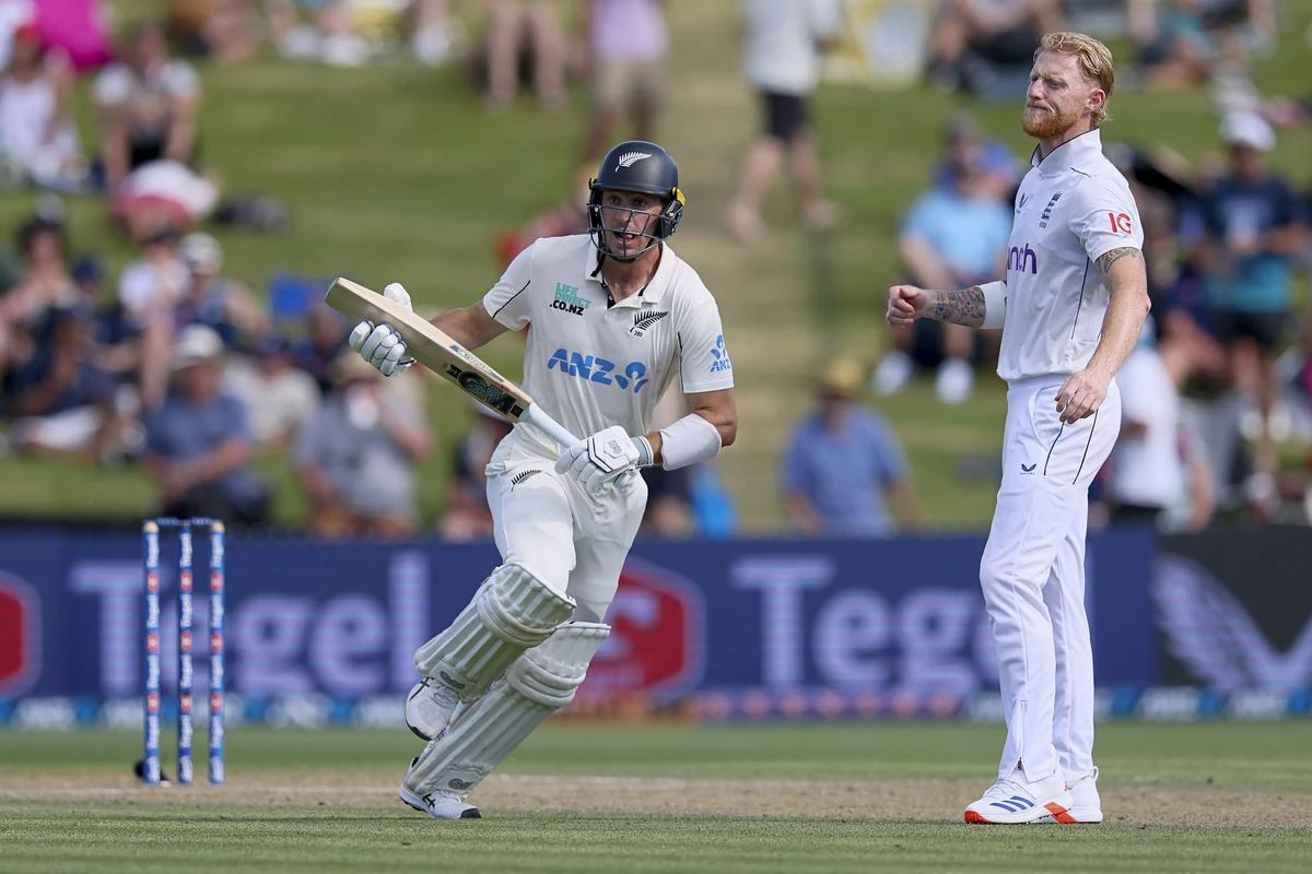 England's chase of 658 runs in the third Test got off to a poor start.