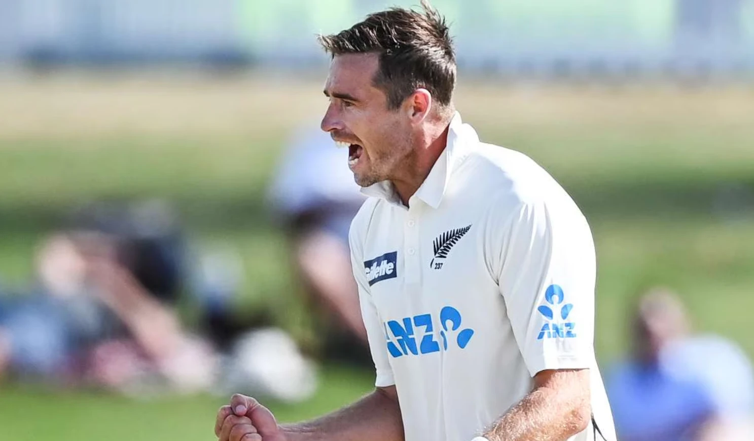 New Zealand seamer Tim Southee was given a guard of honor by the England team.