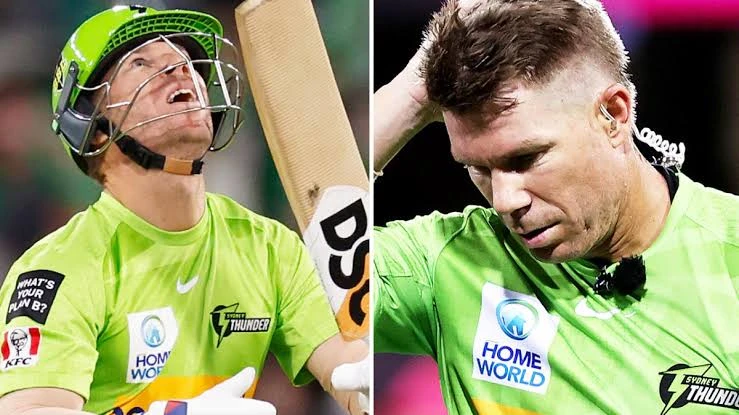 David Warner's bat broke while attempting a shot in the BBL match.