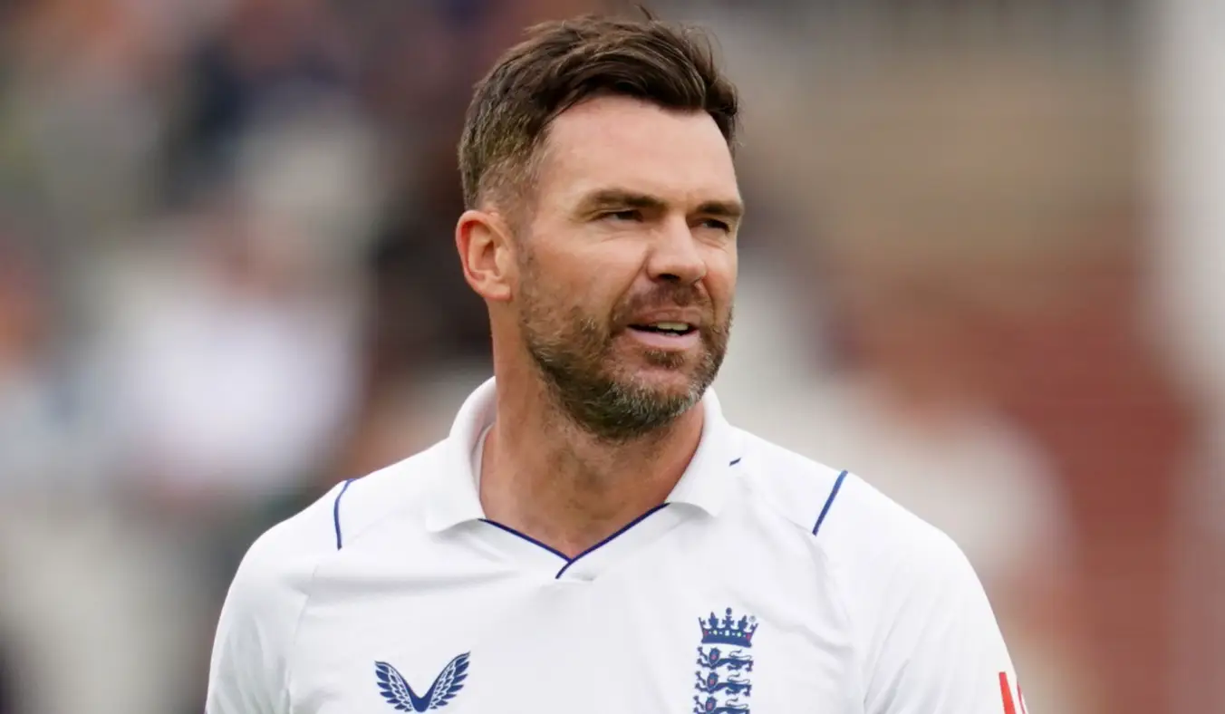 James Anderson returns to T20 cricket after an 11-year gap by signing for Lancashire.