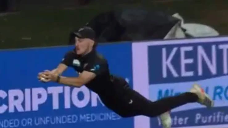 Nathan Smith’s extraordinary diving catch to dismiss Eshan Malinga highlighted the match.