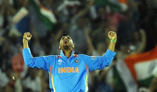 Harbhajan Singh roars after dismissing Shahid Afridi for 19 runs off 17 balls.