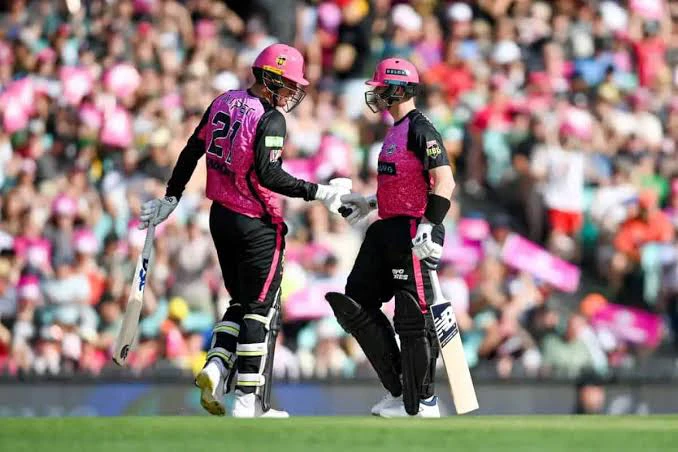 Sydney Sixers defeat the Adelaide Strikers by three wickets on the final ball.