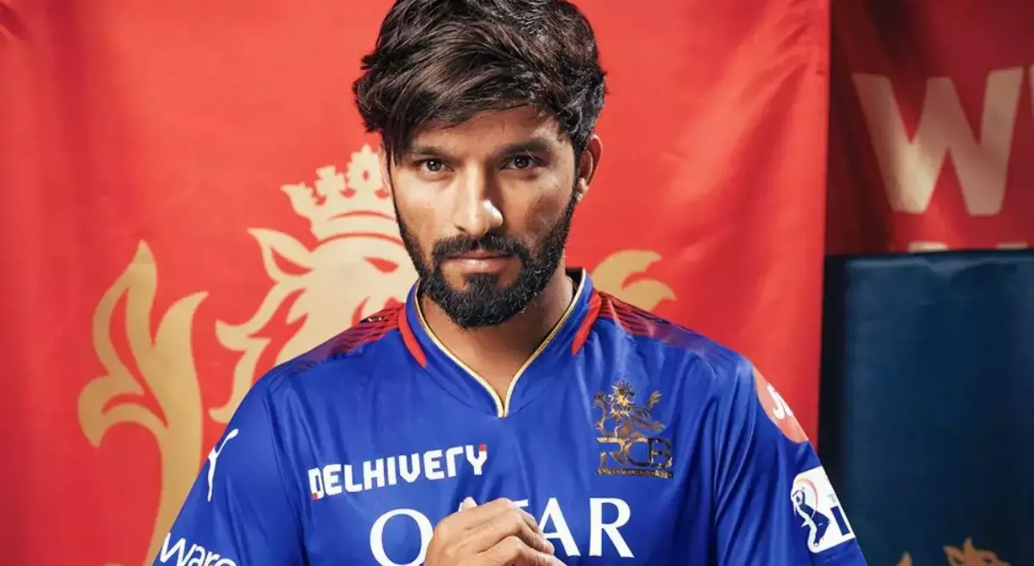 Royal Challengers Bengaluru returned to its traditional colors and presented a new jersey.