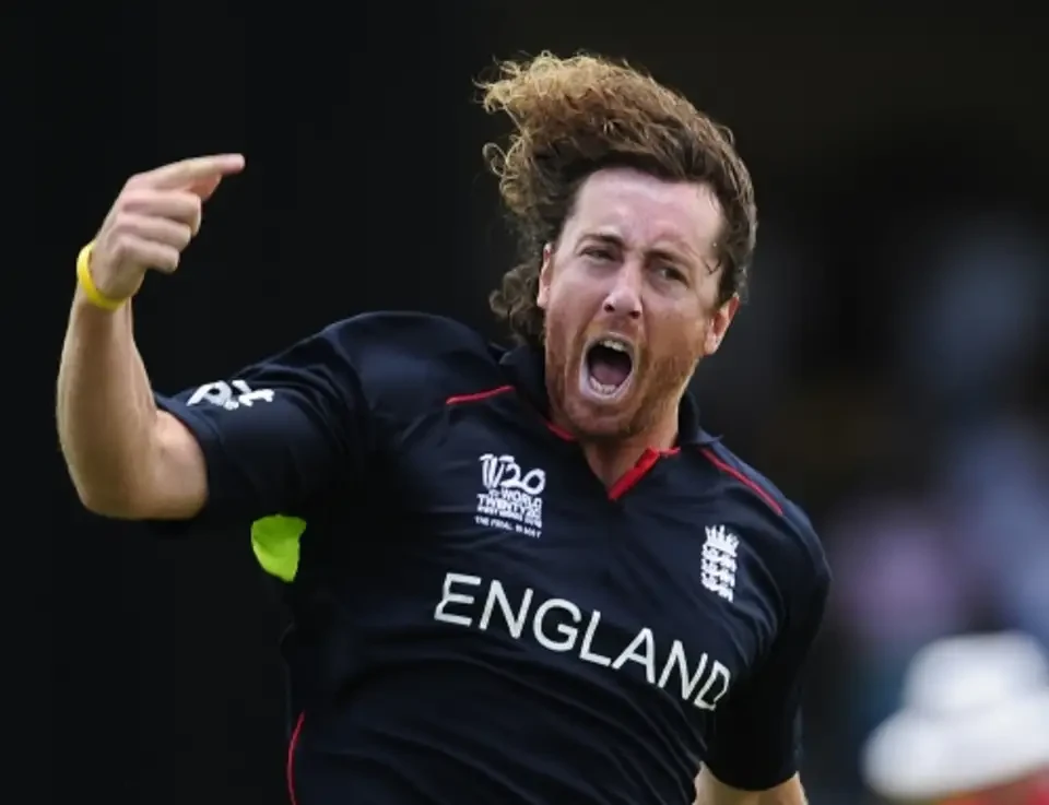 Ryan Sidebottom celebrating after the wicket of Shane Watson.