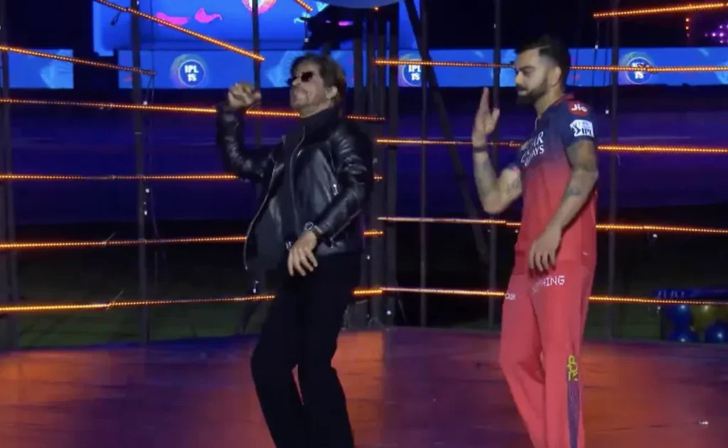 Virat Kohli trying to perform dance moves with SRK.