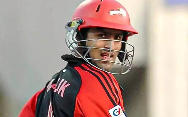 Shoaib Malik batting for Delhi Daredevils.