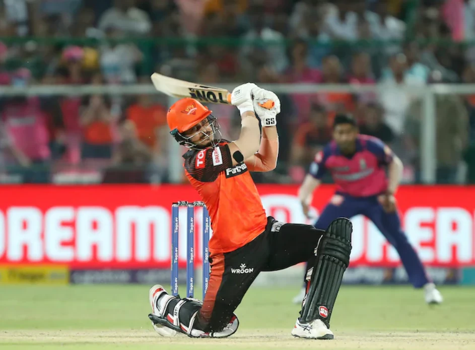 Abdul Samad smashed a last ball six to give SRH a win by 4 Wickets.