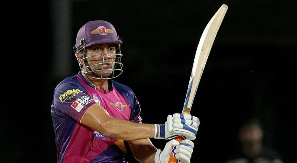 MS Dhoni giving his best to the struggling RPS lineup.