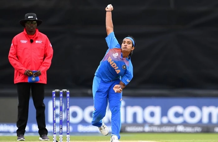 Shikha Pandey’s bowling action.