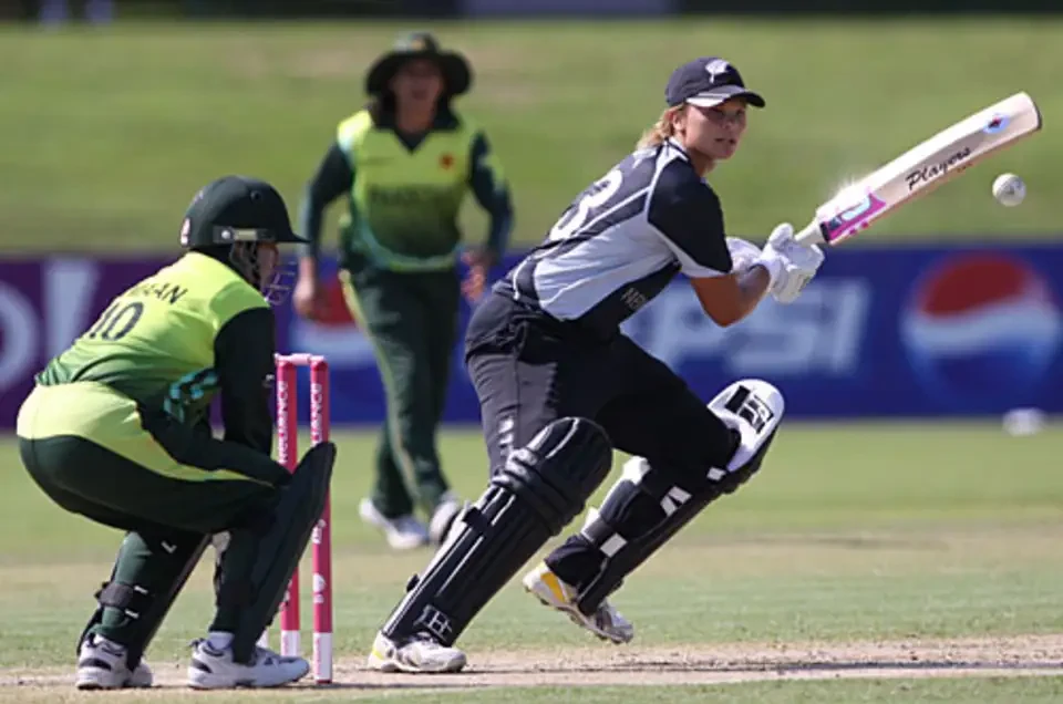 Suzie Bates dominating against the Pakistani bowlers.