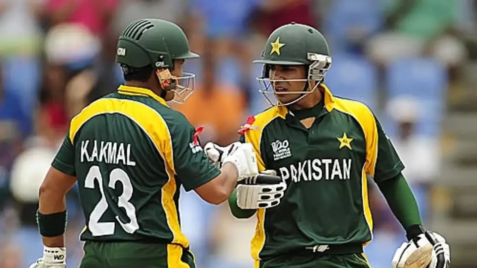 Kamran Akmal and Salman Butt put up a wonderful 82 run opening stand.