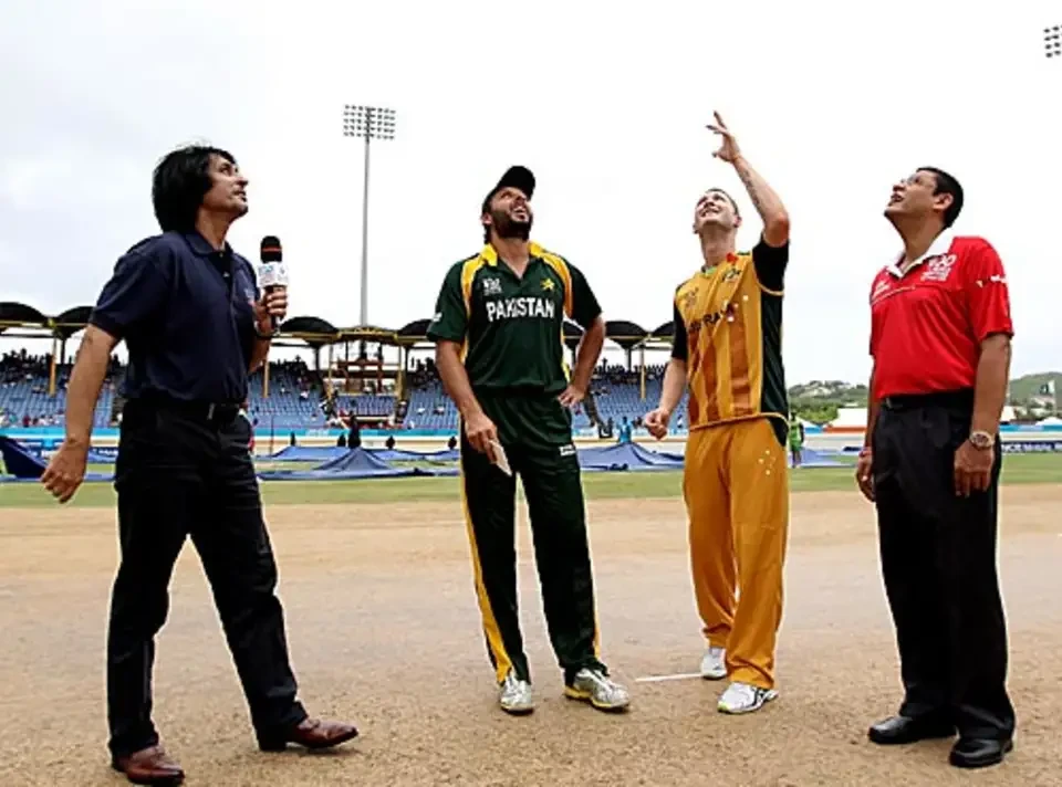 Shahid Afridi and Michael Clarke at the toss.