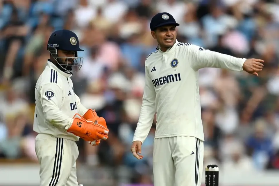 Shubman Gill adjusts the field, while Rishabh Pant watches him.