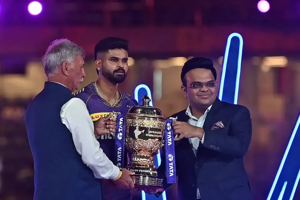 Shreyas Iyer got trophy for Kolkata Knight Riders' win in IPL 2024.