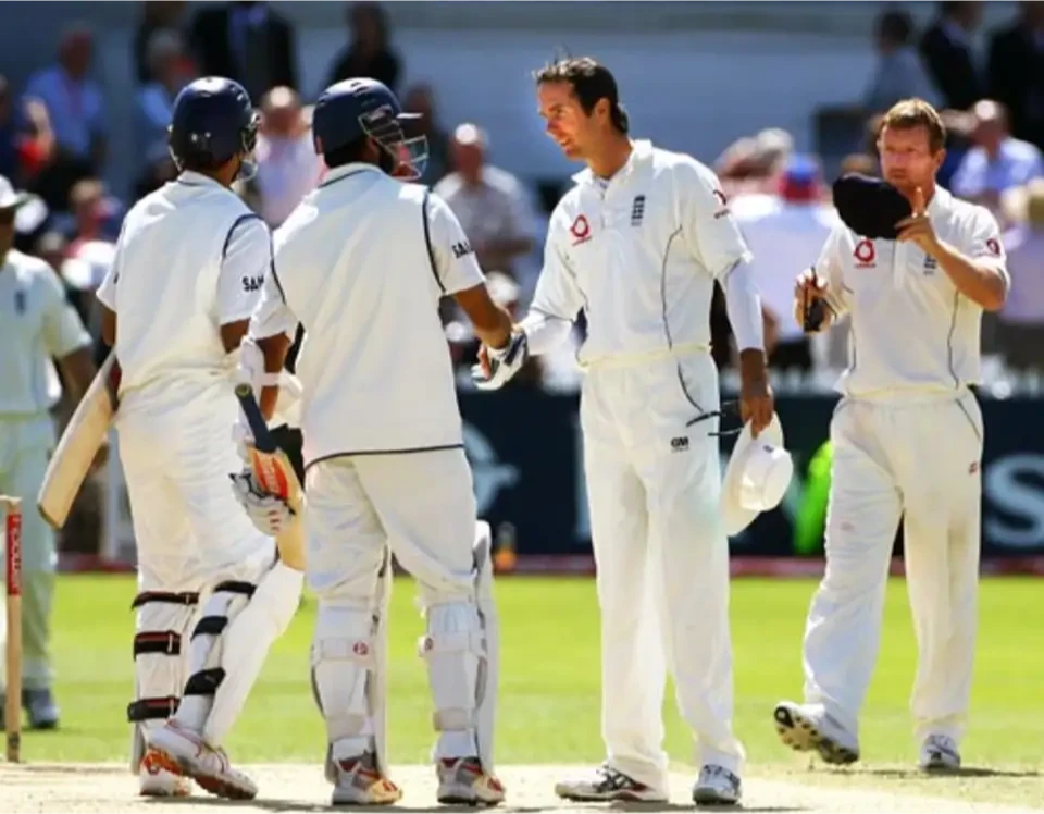 Michael Vaughan congratulates Rahul Dravid.