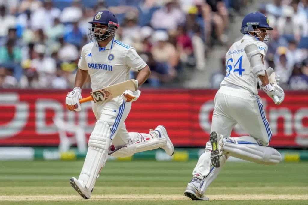 Yashasvi Jaiswal and Rishabh Pant are running between the wickets.