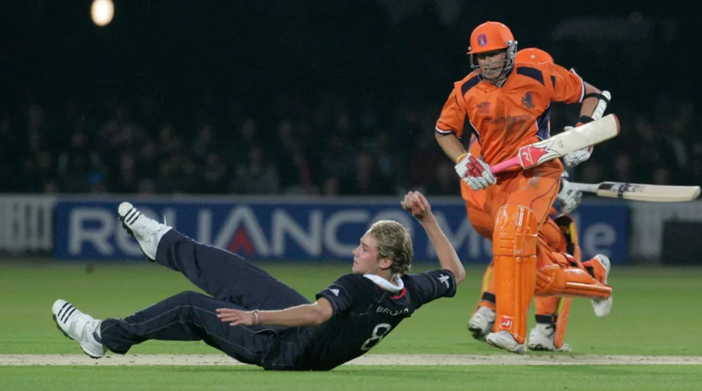 Stuart Broad missed the run out on the last ball.
