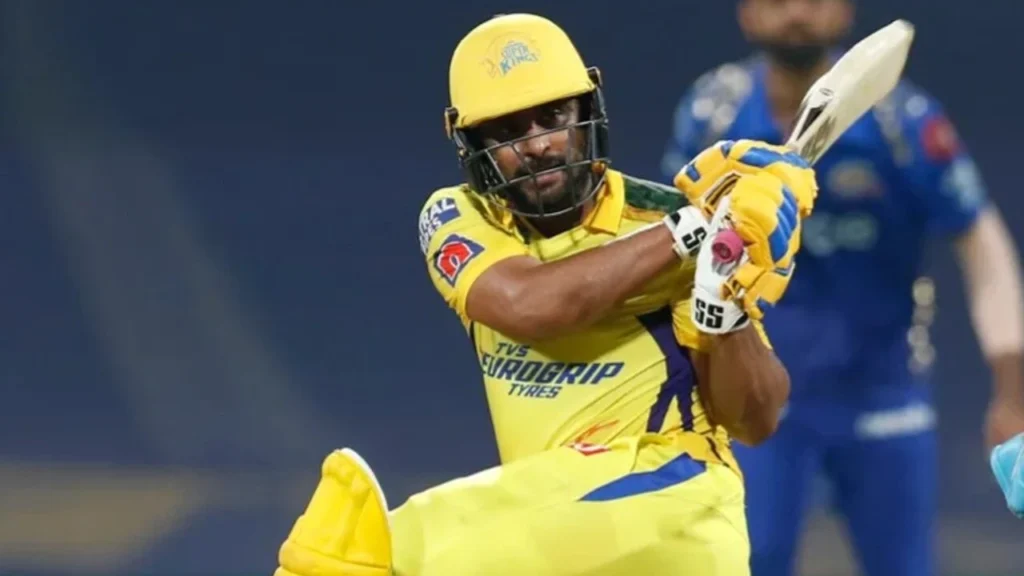 Rayudu smashing boundaries against Mumbai Indians.