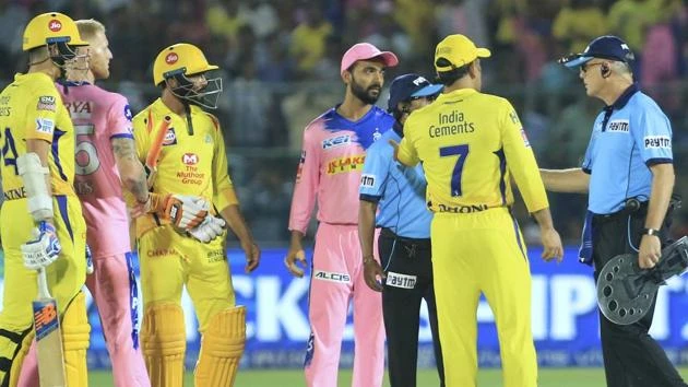 MS Dhoni confronting the umpires for overruling the no ball.