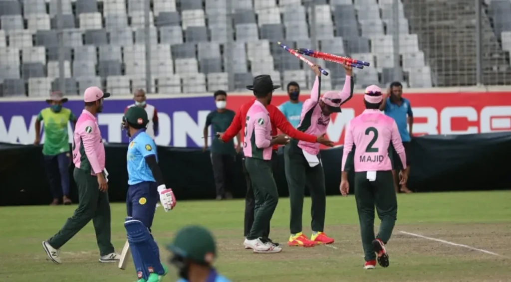 Shakib Al Hasan picks the stumps and smacks them aggressively.