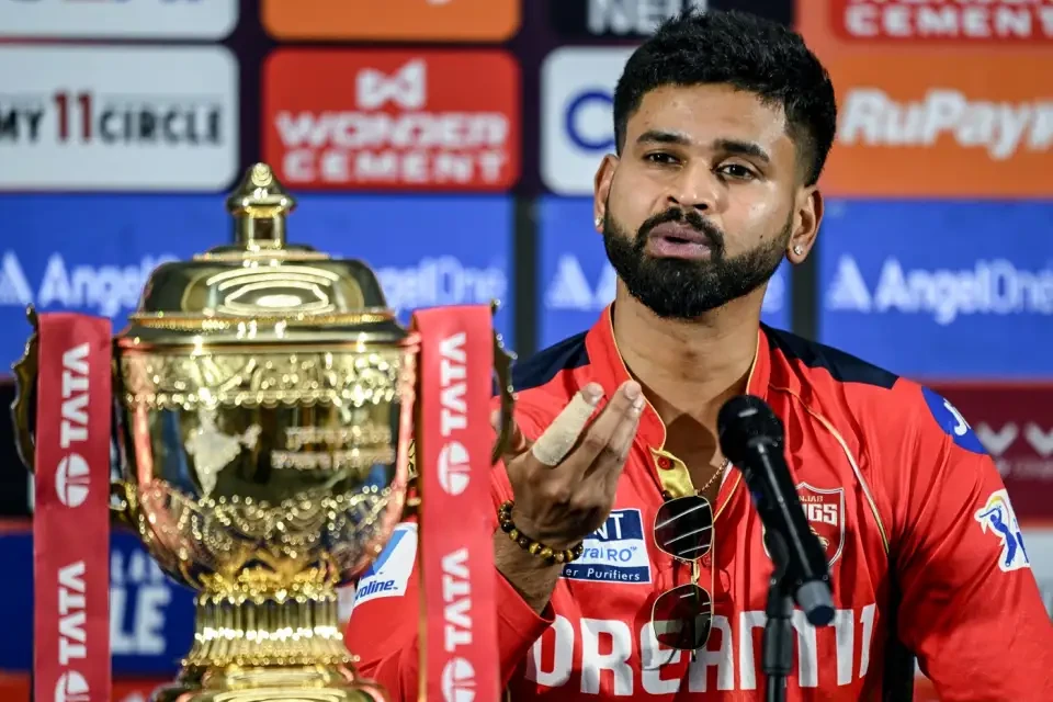 Shreyas Iyer with the Ranji Trophy 2024.