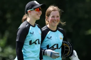 Surrey beat Warwickshire by 3 wickets with 13 overs left.