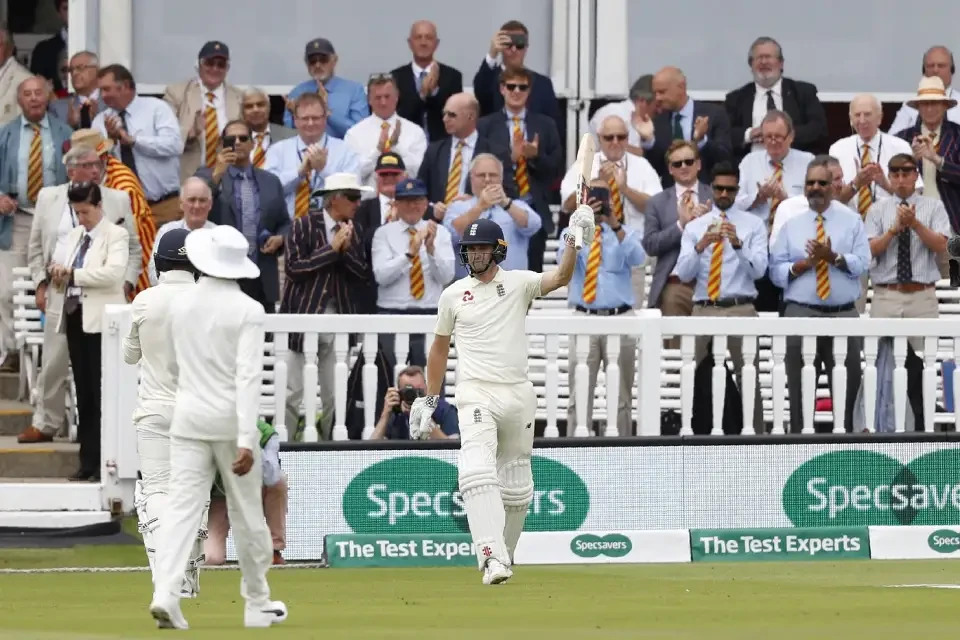 Chris Woakes caused trouble for the Indian bowlers.