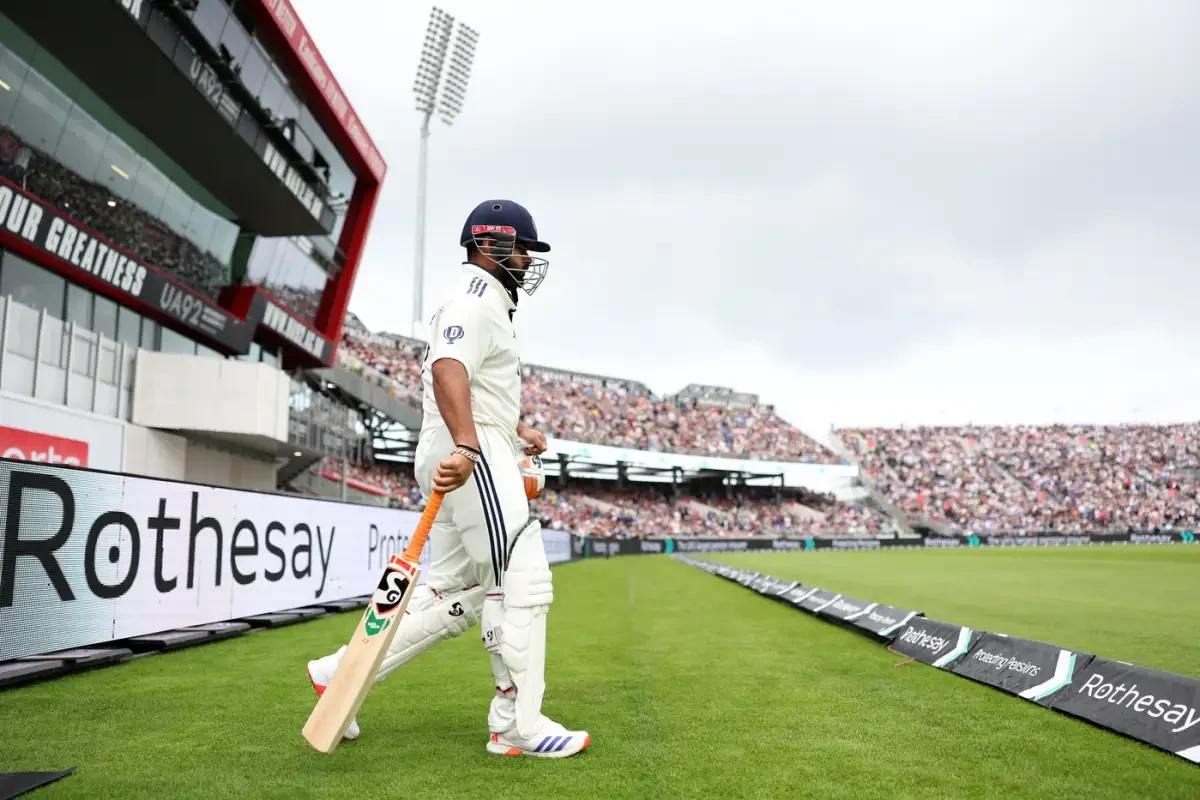 Rishabh Pant got a foot injury on the first day of the 4th Test.
