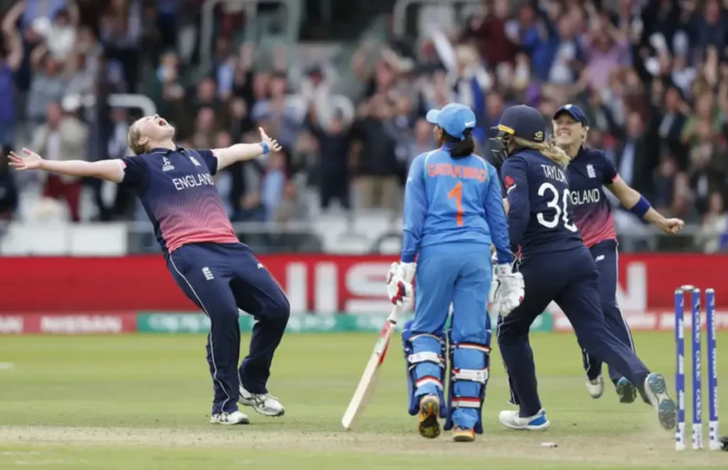 India Women lost 7 wickets for 28 runs.