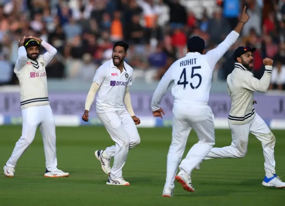 Mohammed Siraj dismisses Dom Sibley at the score of 11.
