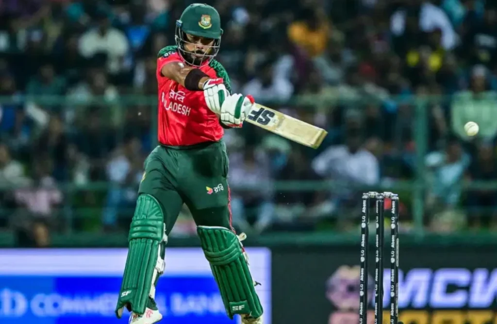 Parvez Hossain made 38 runs off 22 balls.