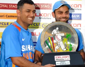 MS Dhoni and Virat Kohli with the Trophy.