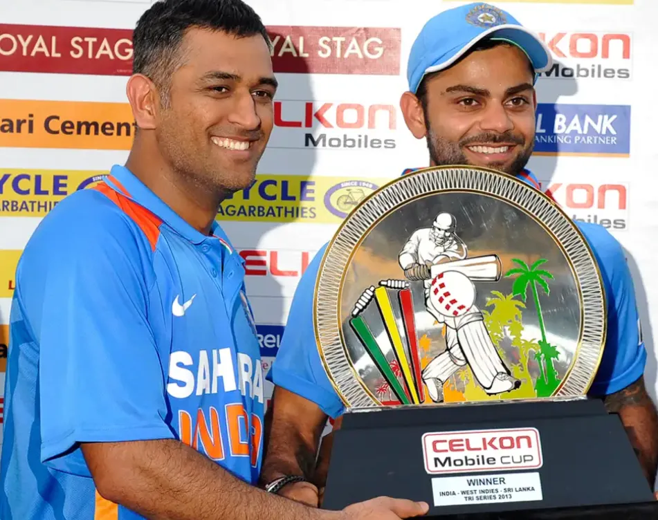 MS Dhoni and Virat Kohli with the Trophy.