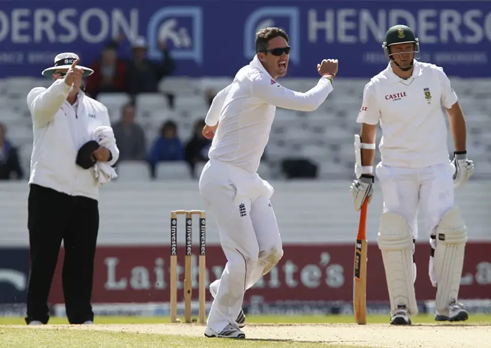 Pietersen taking wickets against Australia.