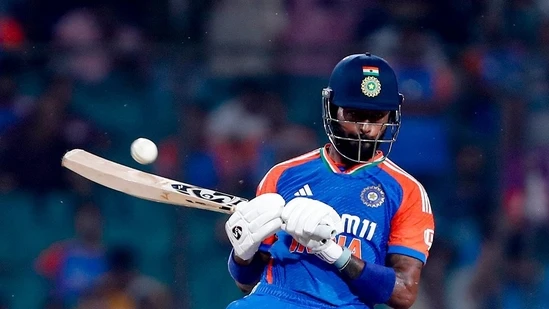 Hardik Pandya plays the no look shot.