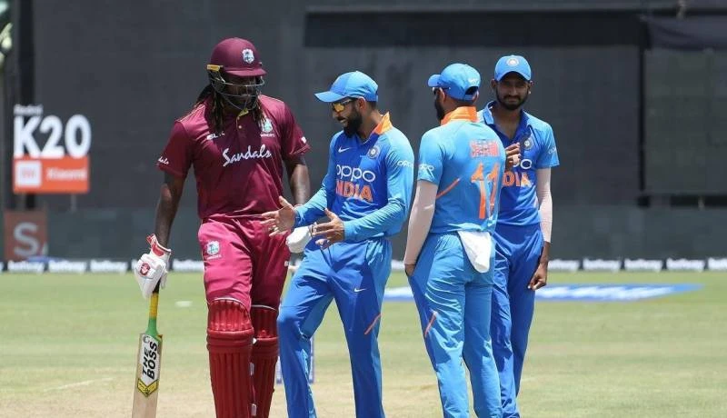 Virat Kohli dancing in front of Chris Gayle.