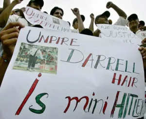 Pakistani fans upset by the umpire Darrell Hair.