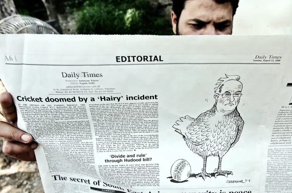 Pakistani media also reacts to Darrell Hair incident.