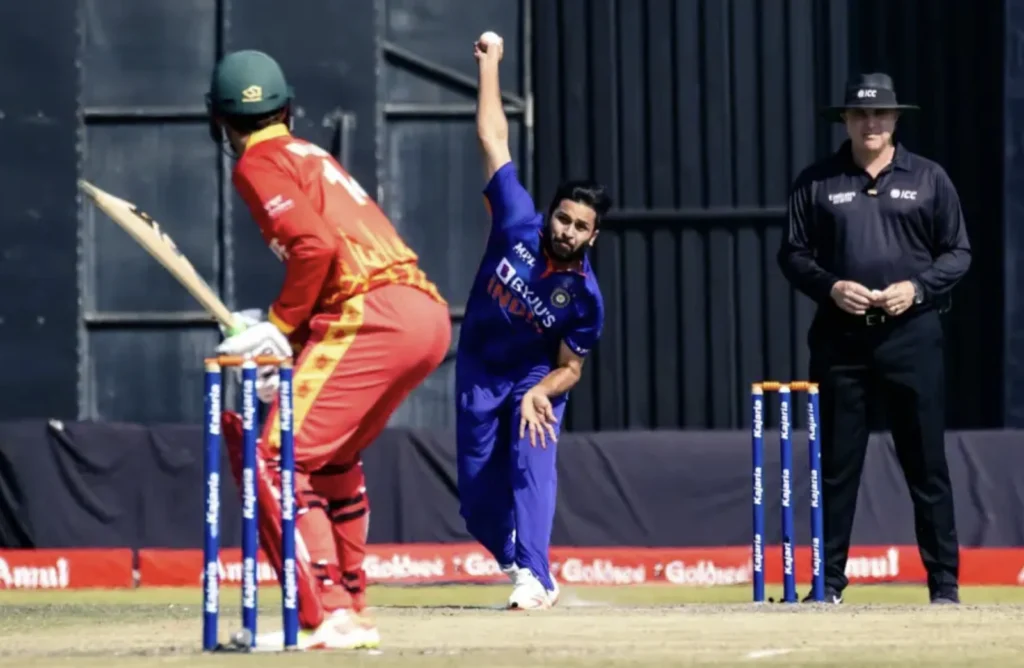 Sean Williams smashed 45 runs off 46 balls.