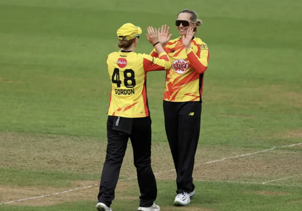 The Trent Rockets played confidently and won the match against the Oval Invincibles.