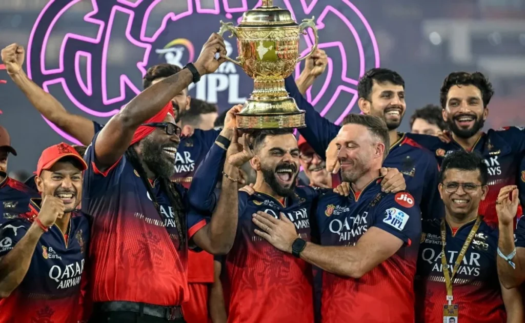 Virat Kohli called AB de Villiers on the podium to share the trophy.
