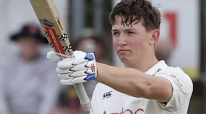Durham ended Day One on 316 for 8 against Essex.