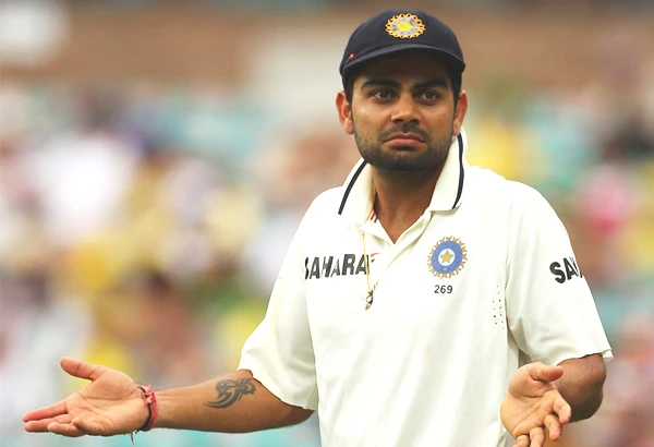 Virat Kohli attracts with the Australian crowd.