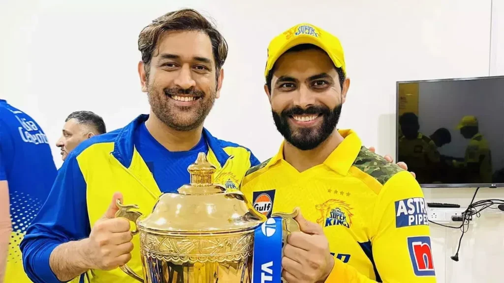 MS Dhoni and Ravindra Jadeja with the IPL trophy.