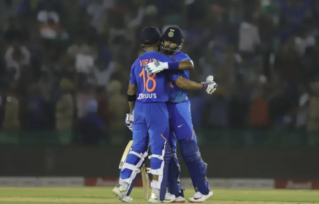 Virat Kohli and Shreyas Iyer hugging after winning the match.